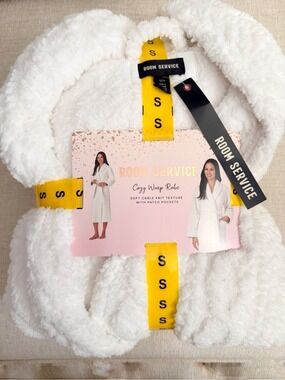 NEW WITH TAGS-Room Service Women Cozy Soft Cable Knit Texture Ivory Wrap Robe SM